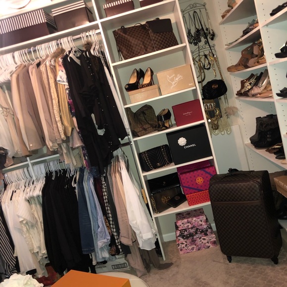 Meet your Posher, Amanda - Picture 2 of 3